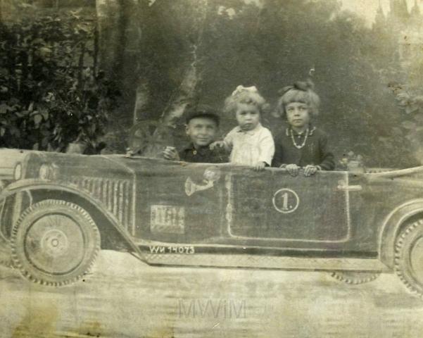KKE 3831.jpg - Rodzeństwo Gilów. Od lewej: Jan, Jadwiga i Regina Gil, lata 30-te XX wieku.
